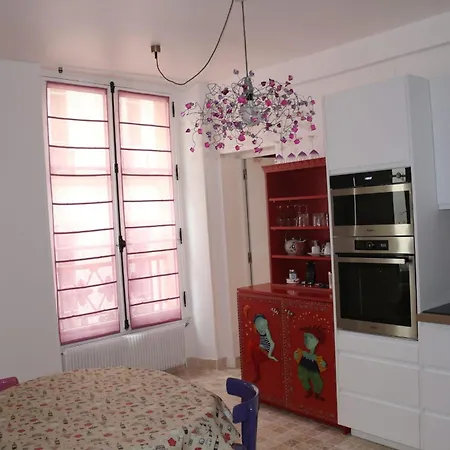 Apartment Superb In The Marais Paris